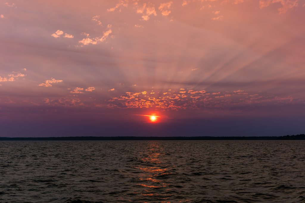 I_Am_Getting_Married_v1.zip 10 Sun rays fanning out over the water at sunset