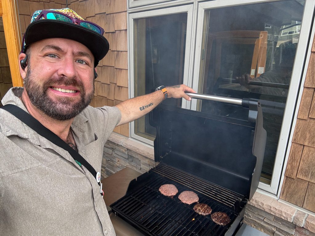 I_Am_Getting_Married_v1.zip 11 Selfie of Tukayote grilling burgers